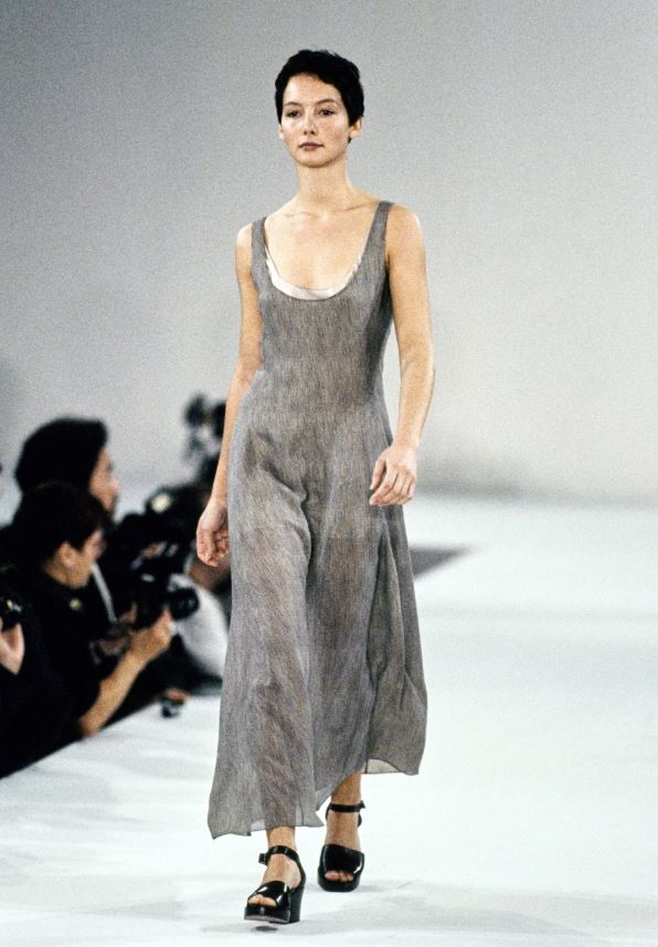 The Most Iconic Runway Moments From the '90s