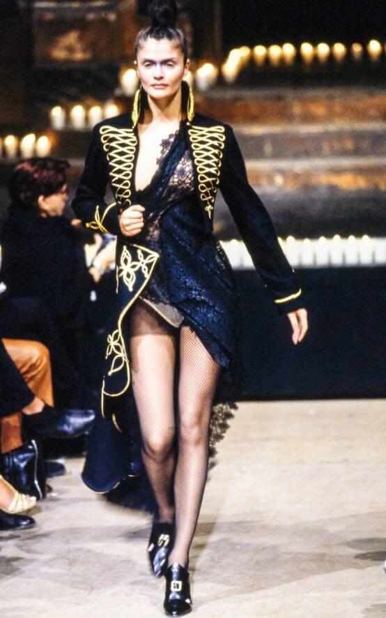 The Most Iconic Runway Moments From the '90s