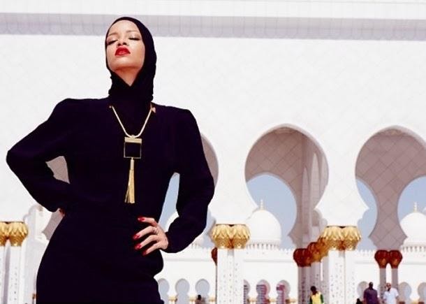 THE FASHIONABLE MUSLIMAH: RiRi in Hijab! Bad Girl Gone Good. lol