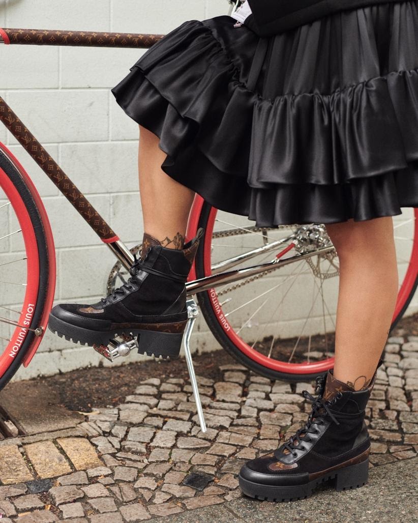 Ein Bild, das Fahrrad, Person, draußen, Gebäude enthält.Automatisch generierte Beschreibung