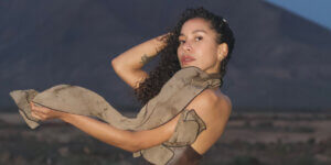 Charlotte Dos Santos portrait during the Neve Azul era, reflecting her analogue soul sound and Brazilian-Norwegian heritage